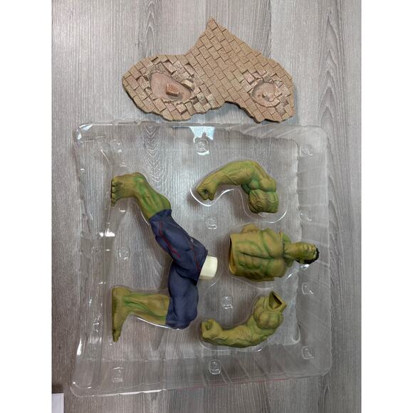 Kotobukiya Avengers Age Of Ultron Hulk ARTFX+ 1/10 Scale Model Kit - Picture 4 of 7